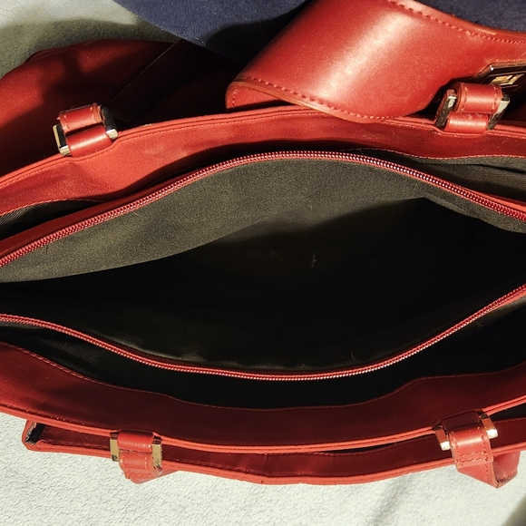 Beautiful City DKNY Bag - Picture 6 of 9